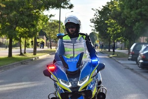 policjant na motocyklu