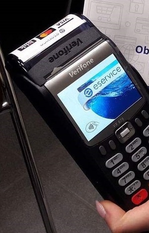 zdjęcie terminala  do płatności kartą