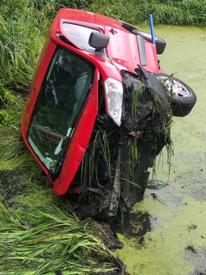 Przewrócony citroen