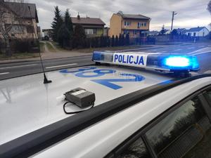 dach radiowozu policyjnego.