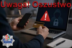 na zdjęciu widoczna dłoń trzymająca kartę płatniczą, laptop, napis uwaga oszustwo.